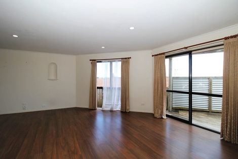 Photo of property in 39 Black Teal Close, Unsworth Heights, Auckland, 0632