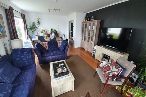 Photo of property in 1a Aberdeen Road, Castor Bay, Auckland, 0620