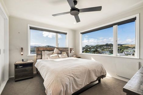 Photo of property in 23 Beazley Avenue, Paparangi, Wellington, 6037