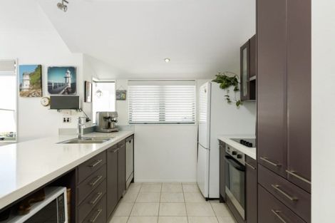 Photo of property in 4b Sunbrae Grove, Mount Maunganui, 3116