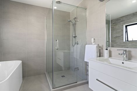 Photo of property in 7a Halcombe Place, Green Bay, Auckland, 0604