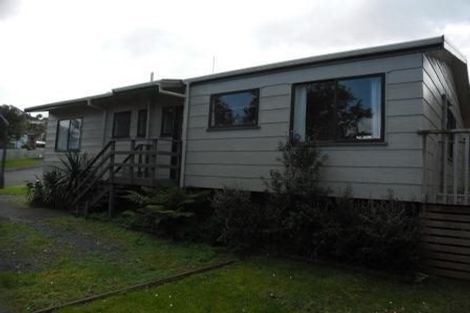 Photo of property in 3 Thalia Place, Totara Vale, Auckland, 0629