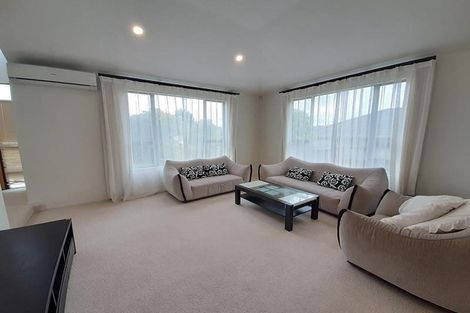 Photo of property in 17 Crimson Park, Oteha, Auckland, 0632