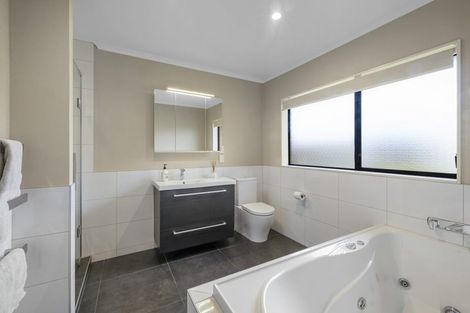 Photo of property in 110 Upland Road, Tarurutangi, New Plymouth, 4372