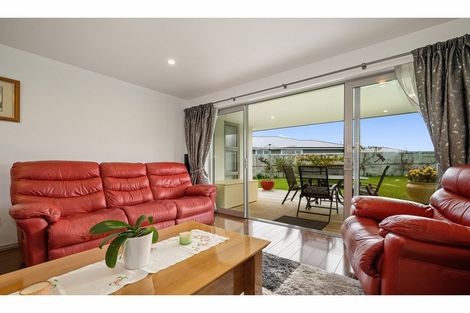 Photo of property in 37 Koura Drive, Rangiora, 7400