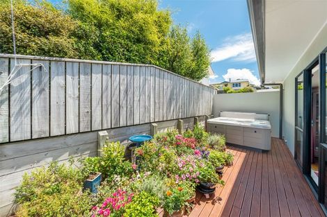 Photo of property in 13 Eastview Grove, Normandale, Lower Hutt, 5010