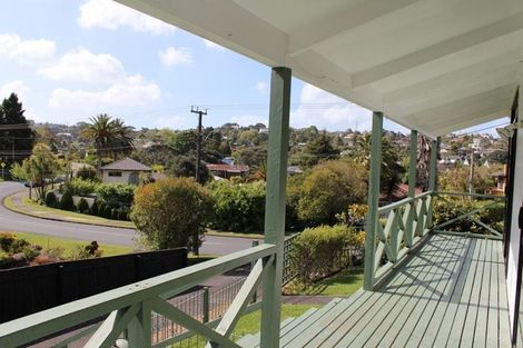Photo of property in 1/6 Lyons Avenue, Murrays Bay, Auckland, 0630