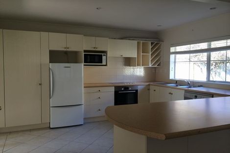 Photo of property in 30 Ponderosa Drive, Oteha, Auckland, 0632