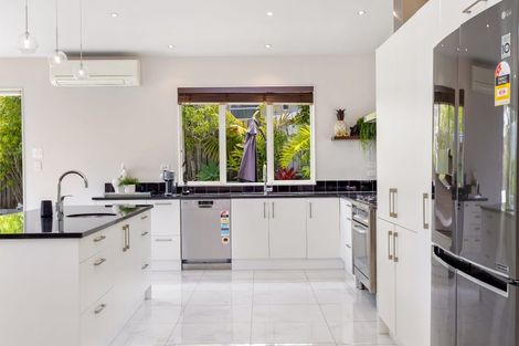 Photo of property in 29 Schopolo Place, Schnapper Rock, Auckland, 0632