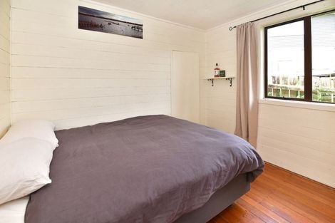 Photo of property in 20 Downer Street, Helensville, 0800