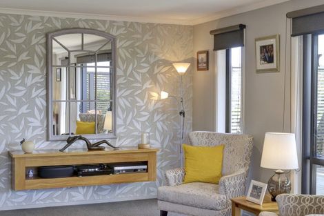 Photo of property in 7 Routhan Way, Carterton, 5713