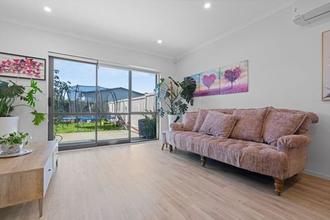 Photo of property in 60 Te Napi Drive, Takanini, 2112