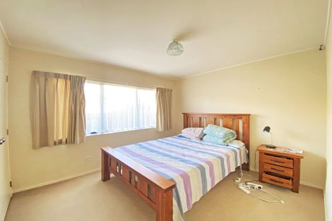 Photo of property in 38 West Fairway, Golflands, Auckland, 2013