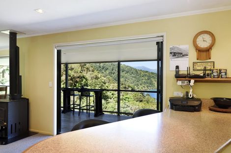 Photo of property in 16 Worlds End Road, Tennyson Inlet, Rai Valley, 7195