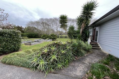 Photo of property in 171 Boord Crescent, Kumeu, 0891