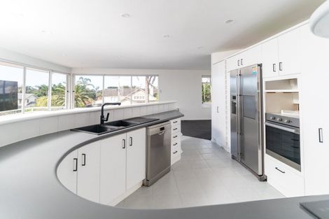 Photo of property in 1/2 Ocean View Road, Milford, Auckland, 0620