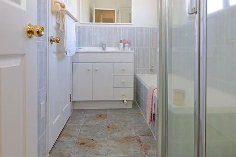 Photo of property in 40 Basra Drive, Henderson, Auckland, 0612