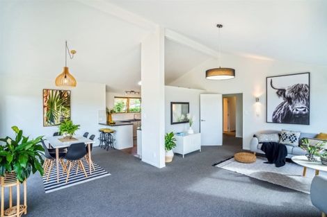 Photo of property in 42 Deuxberry Avenue, Northcote, Auckland, 0627