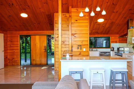 Photo of property in 86 Stoney Creek Drive, Waitakere, Henderson, 0782