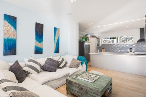 Photo of property in 29 Masterton Road, Rothesay Bay, Auckland, 0630