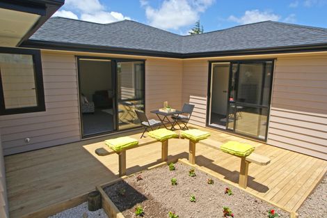 Photo of property in 3a Crompton Road, Massey, Auckland, 0614