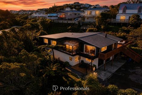 Photo of property in 52 Cypress Drive, Maungaraki, Lower Hutt, 5010