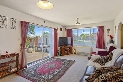 Photo of property in 18 La Perouse Place, Northcote, Christchurch, 8052