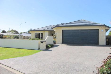 Photo of property in 1 Aburoc Place, Paraparaumu Beach, Paraparaumu, 5032