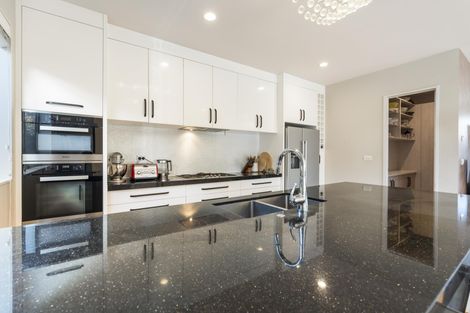 Photo of property in 33 Caldera Drive, Long Bay, Auckland, 0630