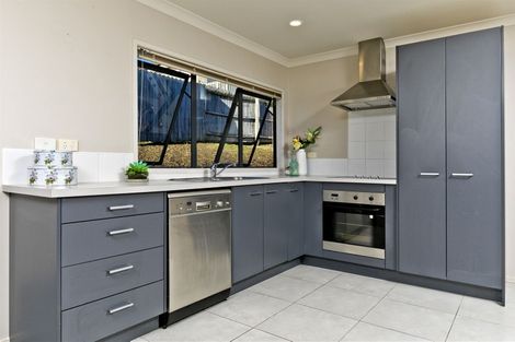 Photo of property in 14 Sapperton Drive, Henderson, Auckland, 0612