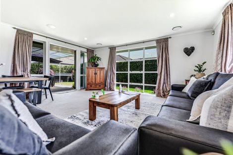 Photo of property in 22 Winchester Place, Rototuna North, Hamilton, 3210