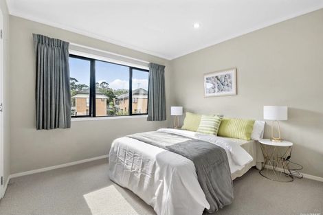 Photo of property in 13 Sonoma Crescent, Oteha, Auckland, 0632
