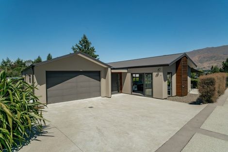 Photo of property in 15 Matipo Street, Wanaka, 9305