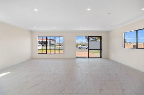 Photo of property in 117 Botany Road, Botany Downs, Auckland, 2010