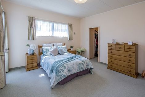 Photo of property in 17 Avon Street, Levin, 5510