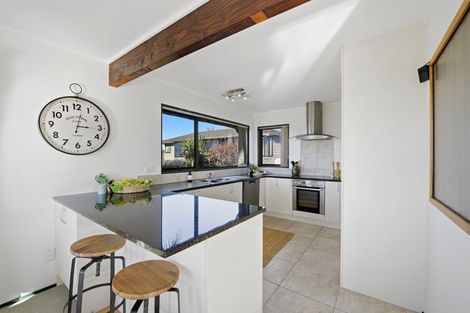 Photo of property in 2/983 Beach Road, Torbay, Auckland, 0630