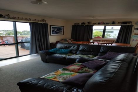 Photo of property in 1/12 Holiday Road, Stanmore Bay, Whangaparaoa, 0932