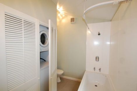 Photo of property in 18 Carrington Street, Mount Cook, Wellington, 6021