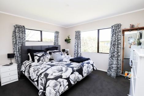 Photo of property in 28 Darlington Street, Ngatea, 3503