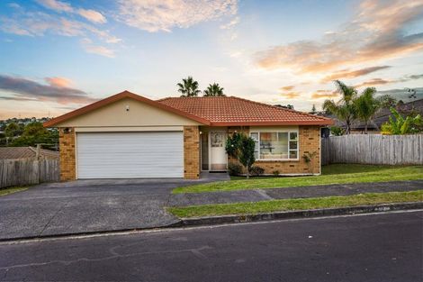 Photo of property in 13 Ginders Drive, Massey, Auckland, 0614