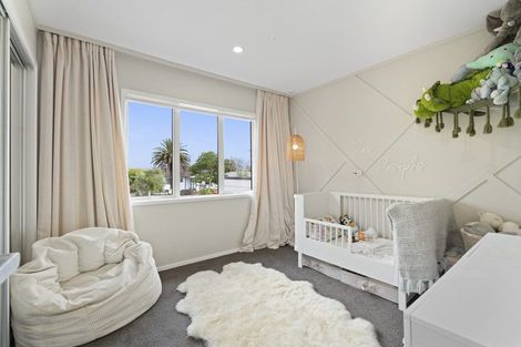 Photo of property in 21 Albert Hall Drive, Red Beach, 0932
