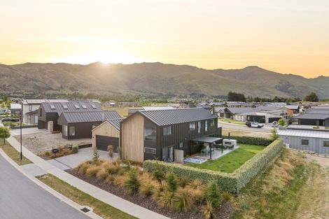 Photo of property in 21 Marjon Drive, Wanaka, 9305