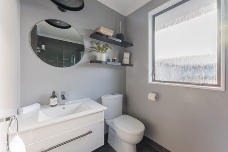 Photo of property in 1/26 Waiora Road, Stanmore Bay, Whangaparaoa, 0932