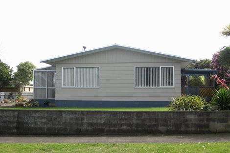 Photo of property in 13 Airedale Place, Waitara, 4320