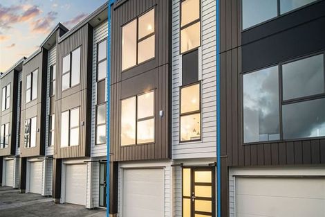 Photo of property in 6/107 Hobsonville Road, West Harbour, Auckland, 0618