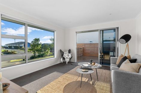 Photo of property in 33 Karoro Road, One Tree Point, 0118