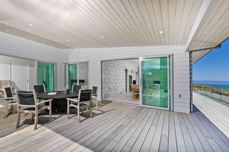 Photo of property in 110 Constable Road, Muriwai, Waimauku, 0881