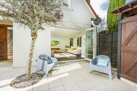 Photo of property in 72b Parr Terrace, Castor Bay, Auckland, 0620