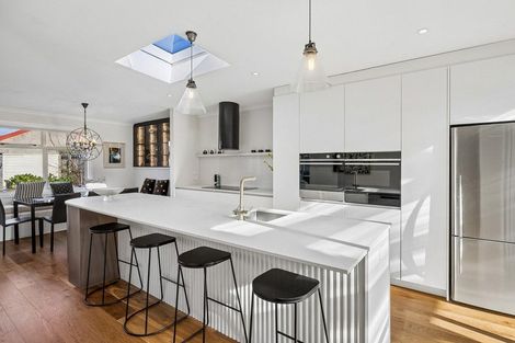 Photo of property in 17 Sandringham Street, Saint Clair, Dunedin, 9012