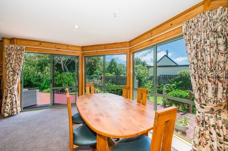 Photo of property in 9 Hurworth Grove, Waikanae, 5036